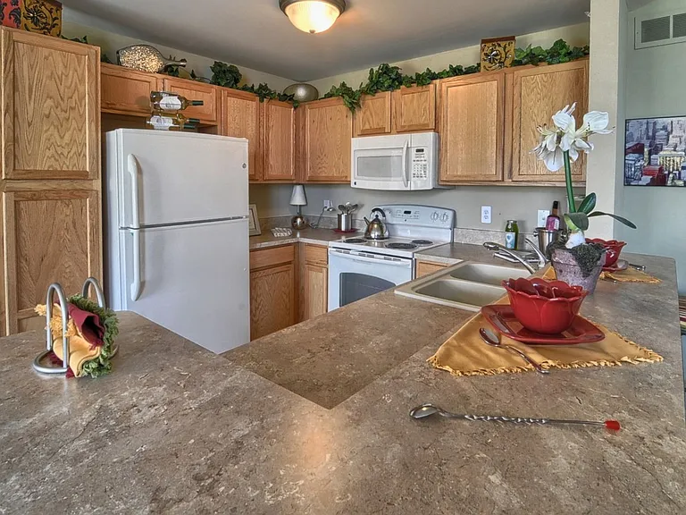 Ashford Apartments — Photo 30