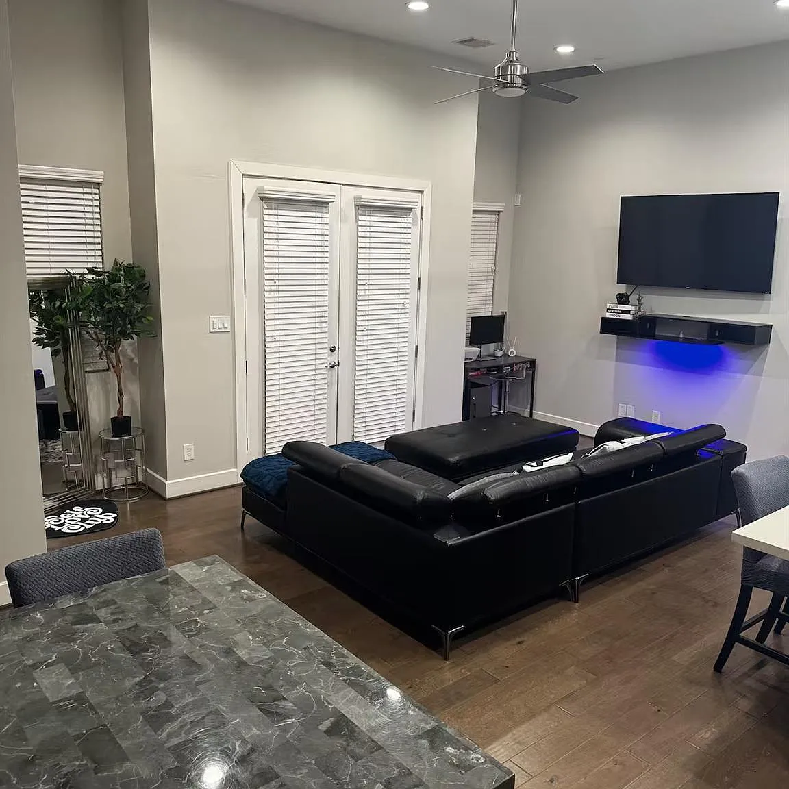 3 bed, 2.5 bath, 2396 sqft, $2,800 — Photo 3
