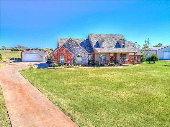 3rd image of 13700 Stone Creek Dr