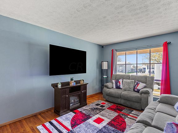 5th image of 6148 Whitby Sq W