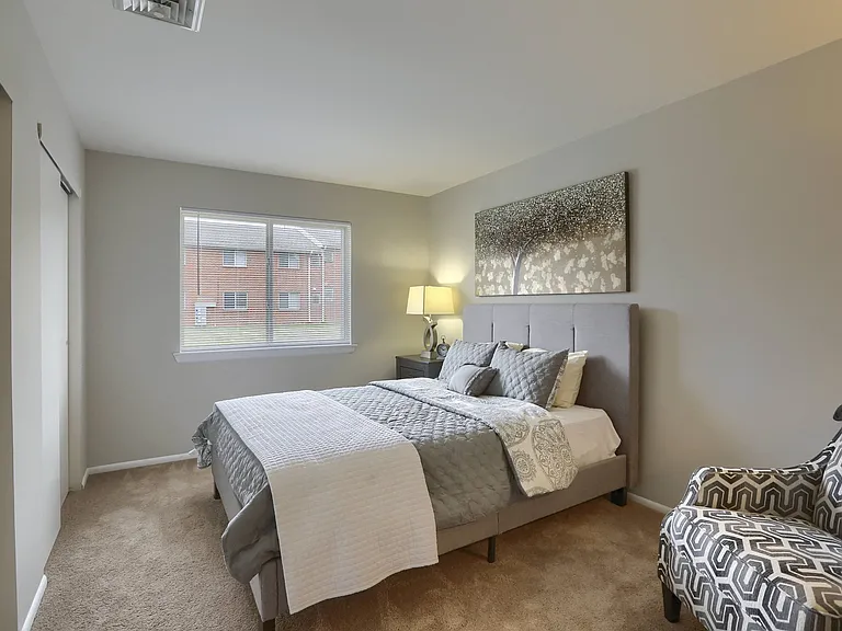 Delbrook Manor Apartments — Photo 13