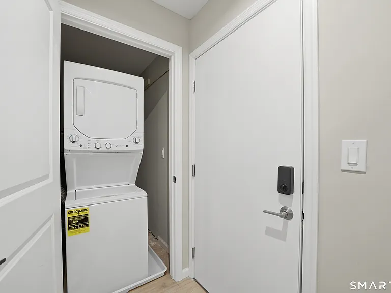 589 Bedford St #207 — Photo 10