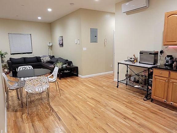 4th image of 7519 Metropolitan Ave #2F