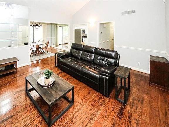 5th image of 905 Lismore SE Unit 905