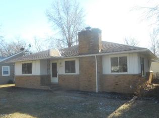 21975 Brookway Dr, Fairview Park, OH 44126