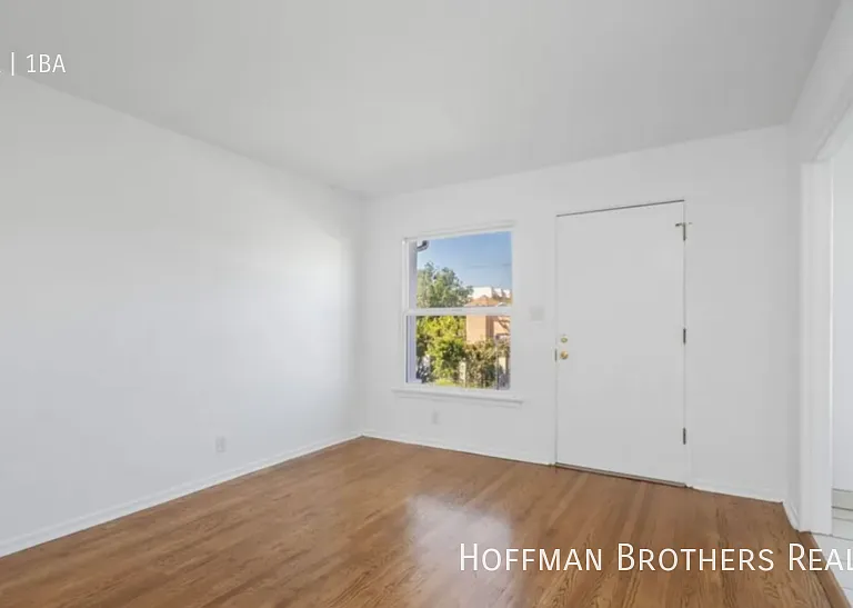 1828 S Rimpau Blvd — Photo 1