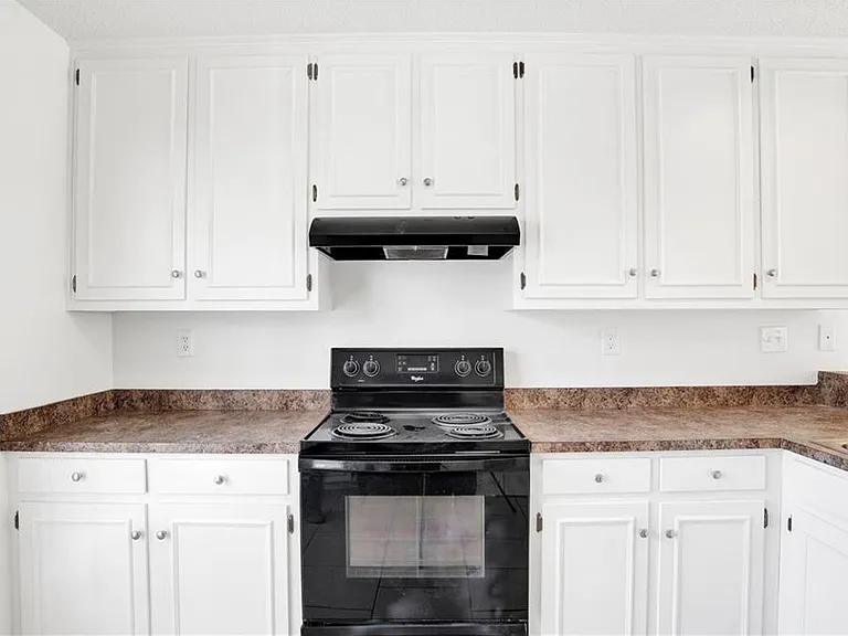 5631 Bentley Ln — Photo 10