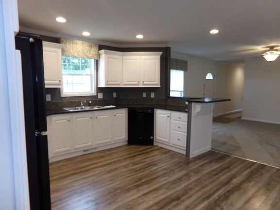 3rd image of 6 Badger Ct