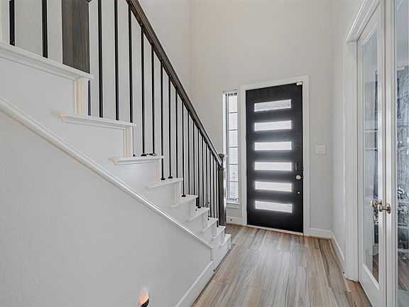 2nd image of 9231 Dearborn Knoll Dr