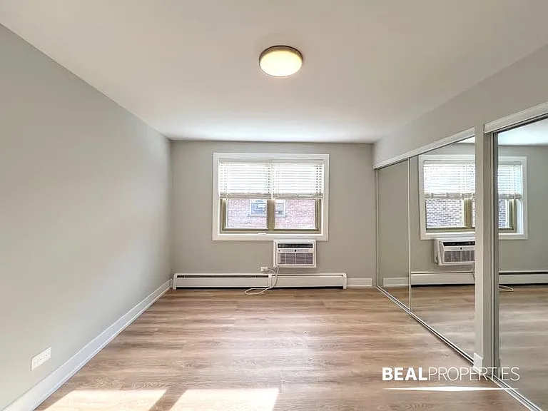 452 W Oakdale — Photo 35