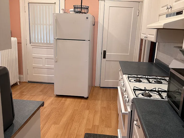 829 Washington Ave — Photo 6