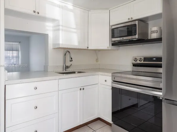 2810 NE 201st Ter APT G105, Aventura, FL 33180