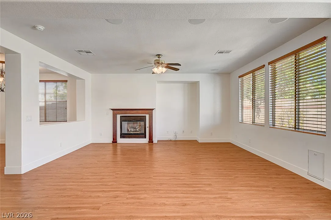4 bed, 3.0 bath, 2419 sqft, $2,750 — Photo 4