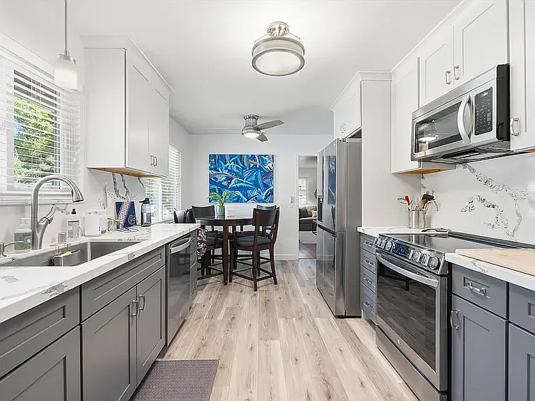 2 bed, 1.5 bath, 1094 sqft, $2,750 — Photo 3
