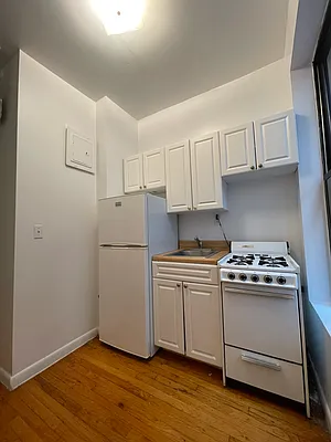 Rented by Peter R. Hungerford, LREB | media 18