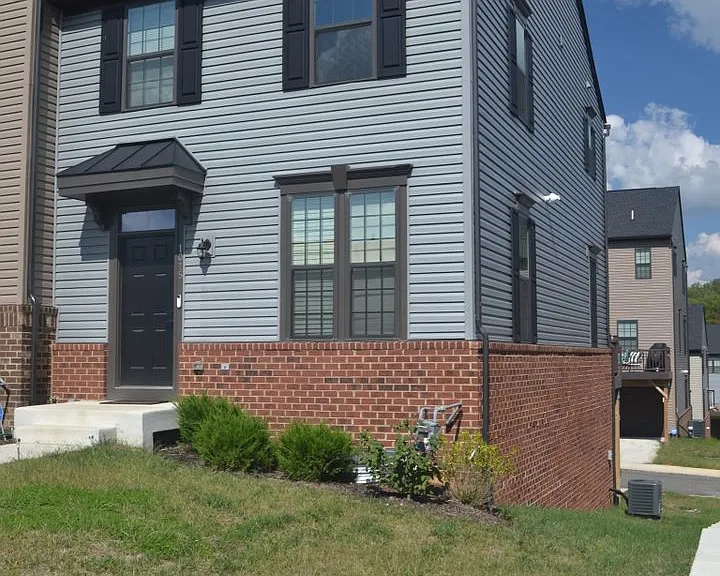 1015 Rampart Dr — Photo 1