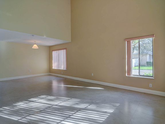 5th image of 14473 SW 139th Avenue Cir E