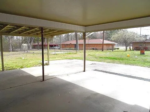 618 Robinson Dr — Photo 17