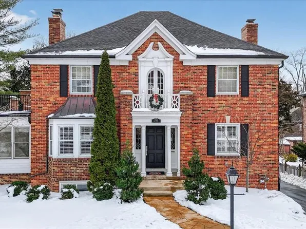 7736 Davis Dr, Saint Louis, MO 63105