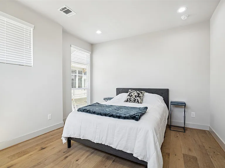 5237 Hillman St #F — Photo 12