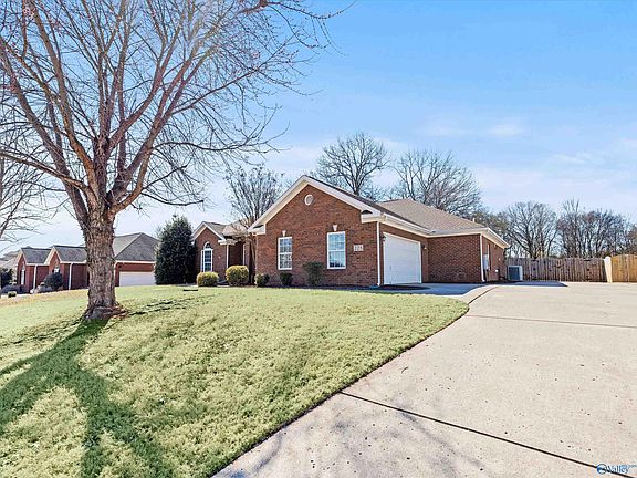 2nd image of 228 Wainscott Dr