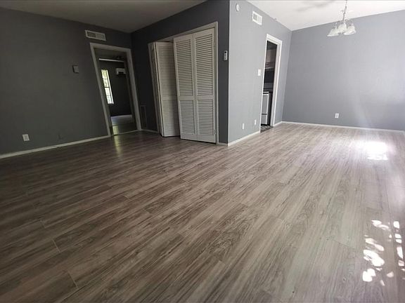 5th image of 539 Moore St S #5