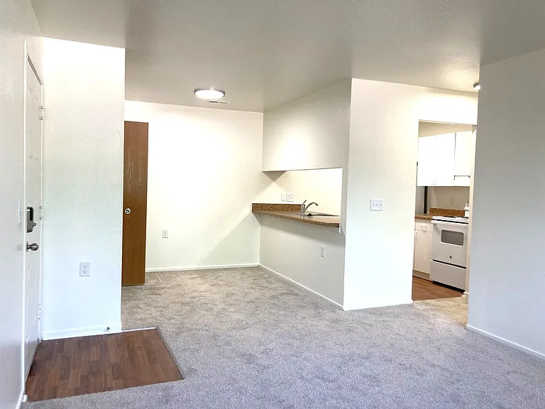 Windsor Place Apartments — Photo 92