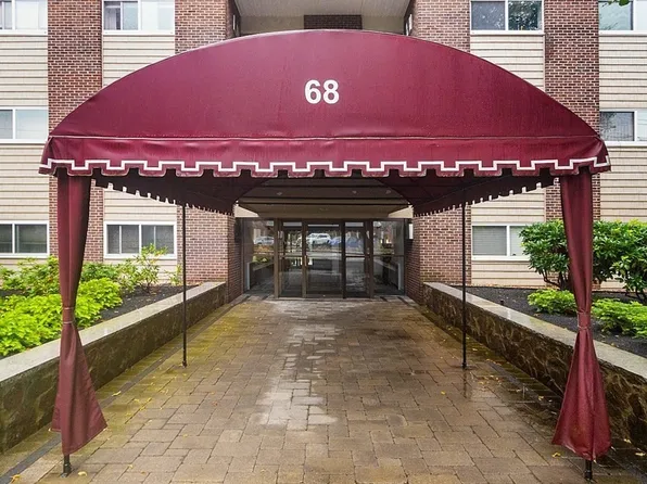 68 Main St APT 49C, Stoneham, MA 02180