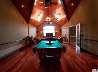 21 Barbera Rd, Commack, NY 11725