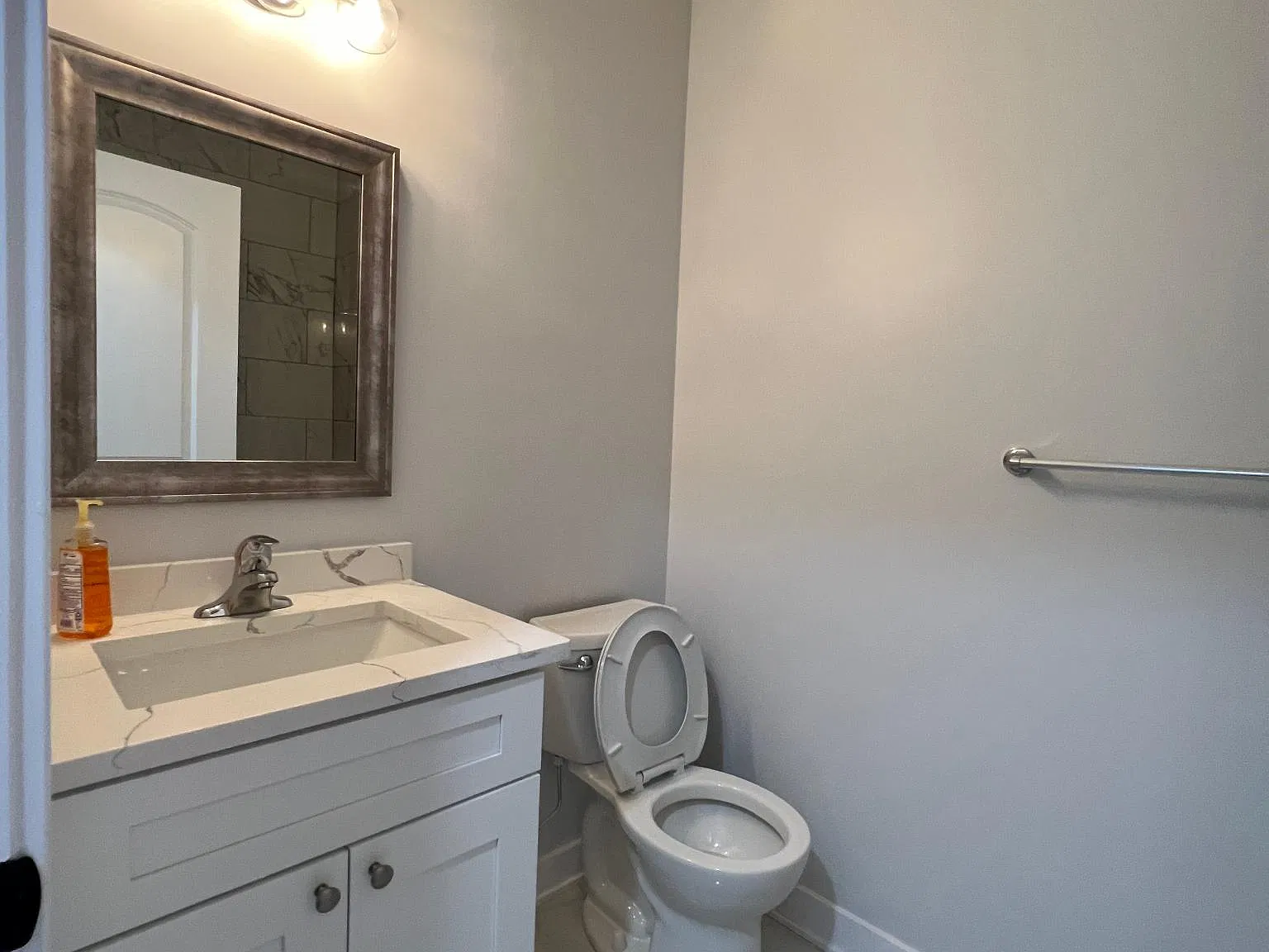 2723 W Congress Pkwy — Photo 2