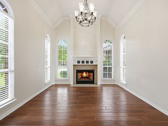 5th image of 2221 Danielle Dr