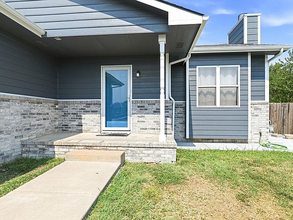 2nd image of 709 S Goebel Cir