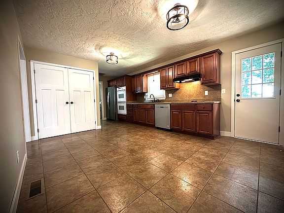 Eat in kitchen with pantry