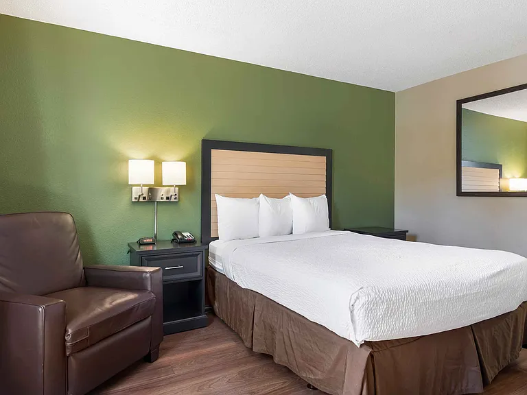 Studio Suite - 1 Queen Bed