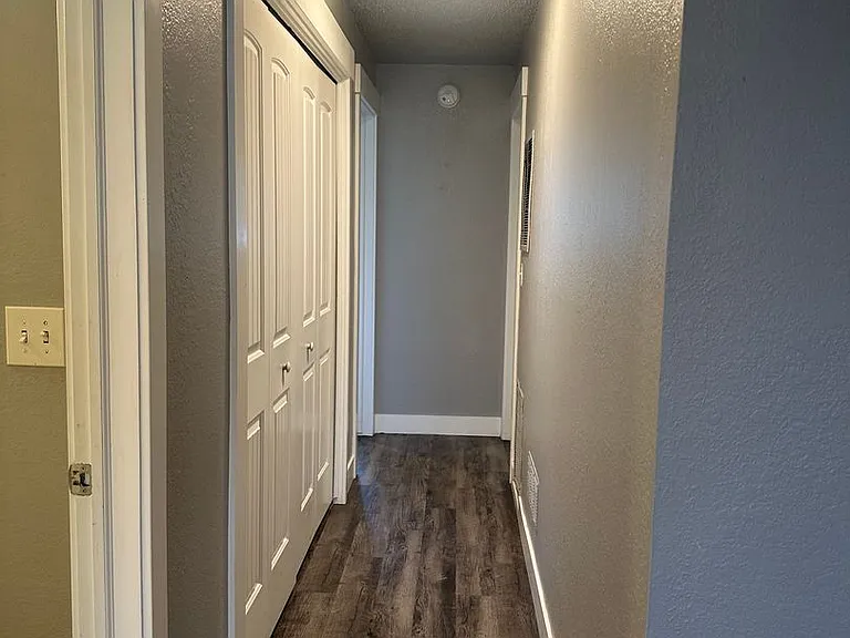 411 N 800 W — Photo 7