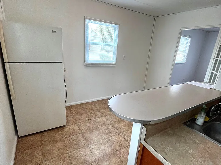1620 Melrose Dr — Photo 7