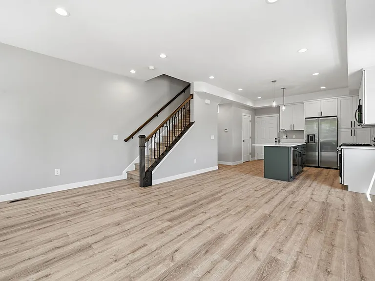 4728 Walworth Ave — Photo 5