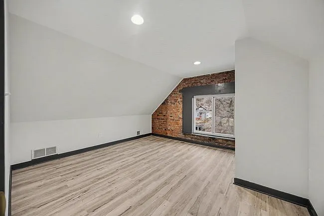 112 Valencia St — Photo 14