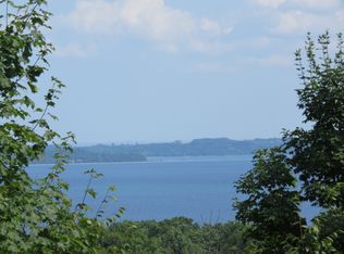 5633 S Elm Ridge Dr, Suttons Bay, MI 49682