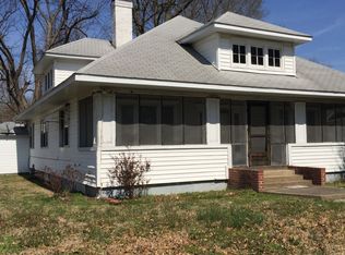 1002 E Cypress St, Charleston, MO 63834