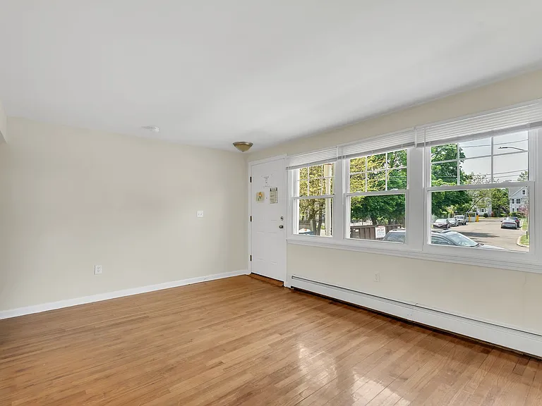 Savin Court Apartments — Photo 39