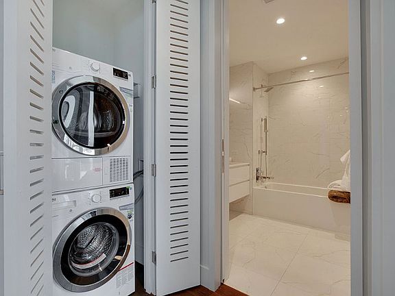 5th image of 222 E 44th St APT 34G
