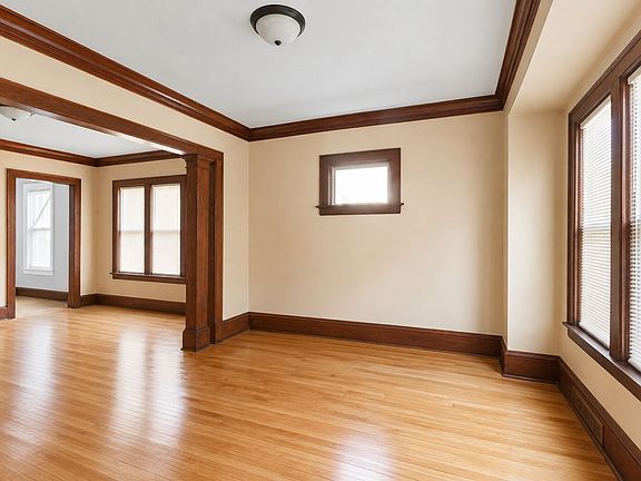 2nd image of 500-502 W Burleigh St #500