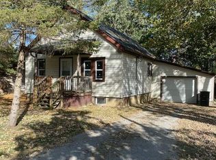 817 N Stanley Rd, Cottage Hills, IL 62018