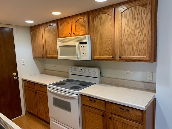 3rd image of 12817 Carriage Ln APT 6