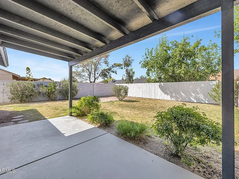 1950 E Paradise Ln — Photo 17