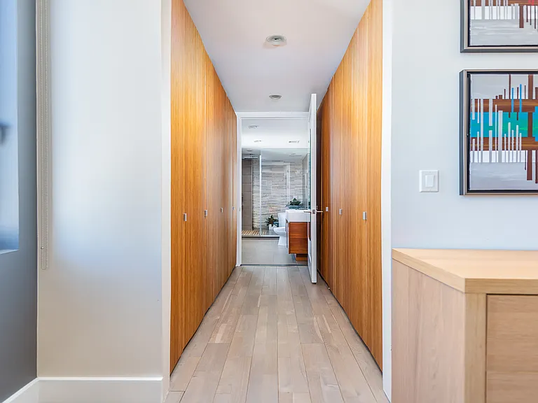 519 Borden Ave #11I — Photo 9
