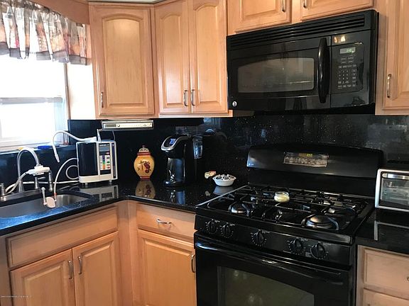 5th image of 370 Dongan Hills Ave
