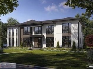 37 Roberts Rd, Englewood Cliffs, NJ 07632