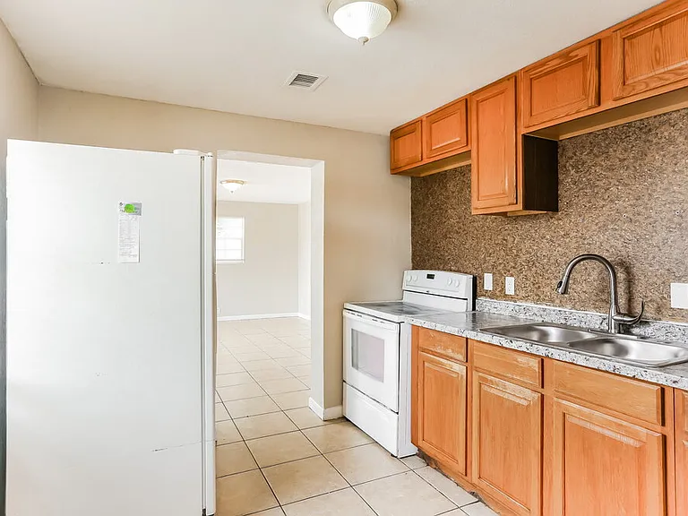 1564 NW 3rd Way — Photo 7